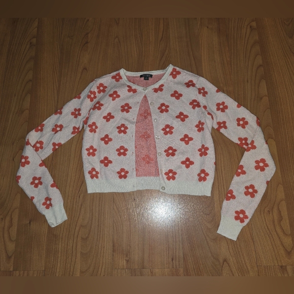 Wild Fable white knit box cut cardigan w/orange flowers, cropped stretch, Medium - Picture 8 of 8
